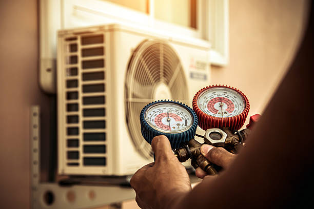 Professional Hvac technician working in Edison, NJ